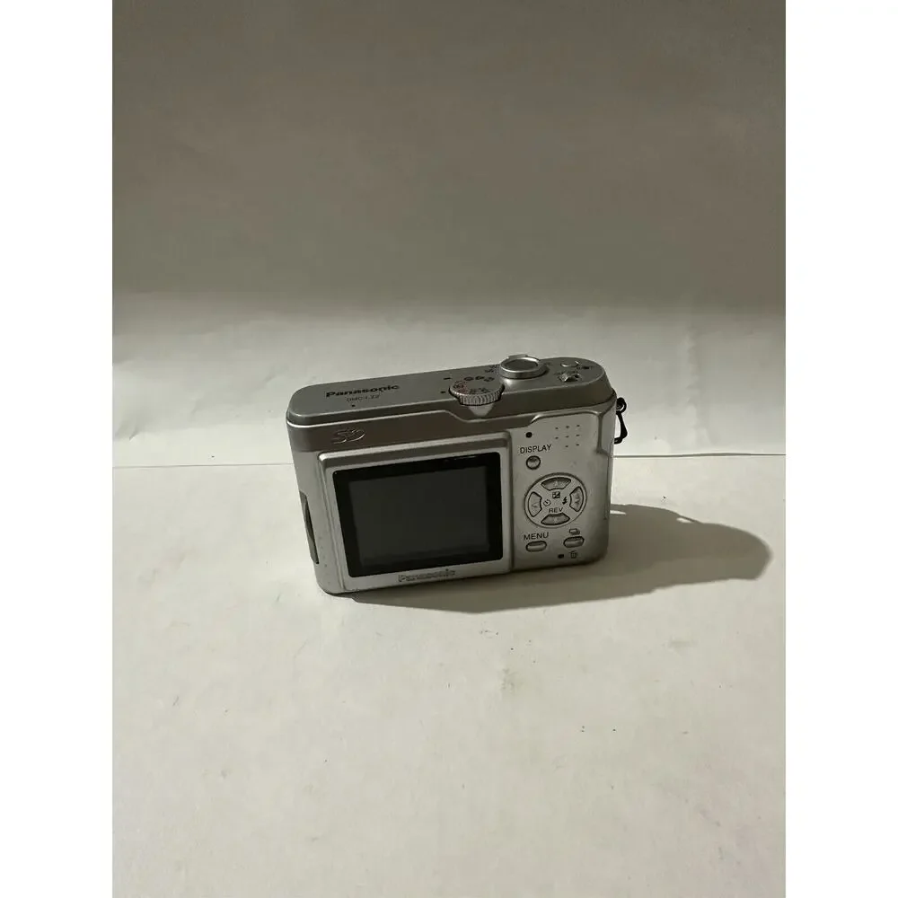 PANASONIC DIGITAL CAMERA LUMIX DMC-LZ2 5.0MP SILVER E2-1 For Parts Repair READ**